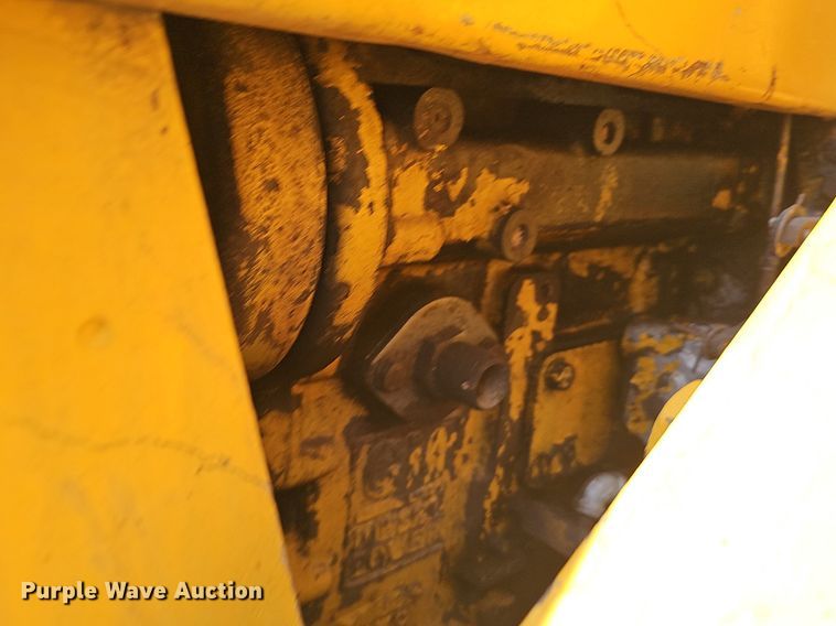 image for item DR3421 John Deere 831  track loader