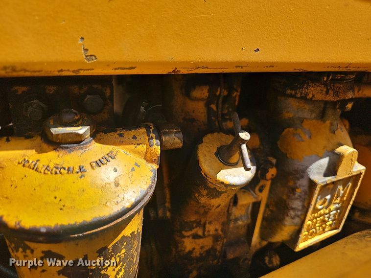 image for item DR3421 John Deere 831  track loader