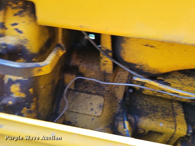 image for item DR3421 John Deere 831  track loader