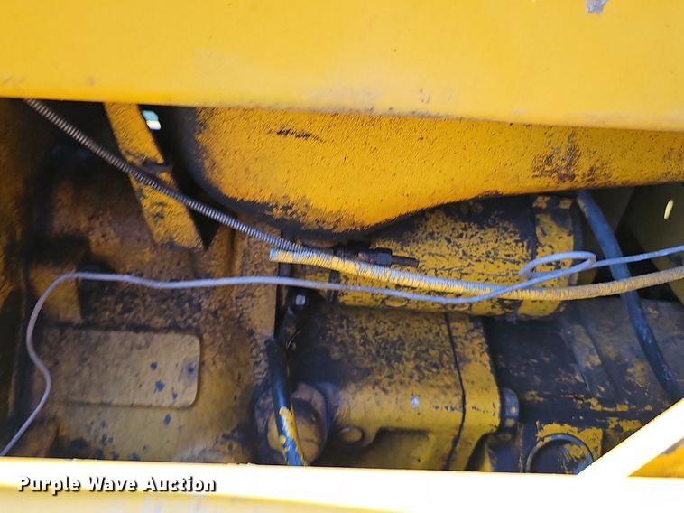 image for item DR3421 John Deere 831  track loader