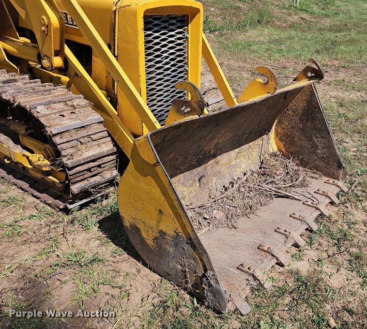 image for item DR3421 John Deere 831  track loader