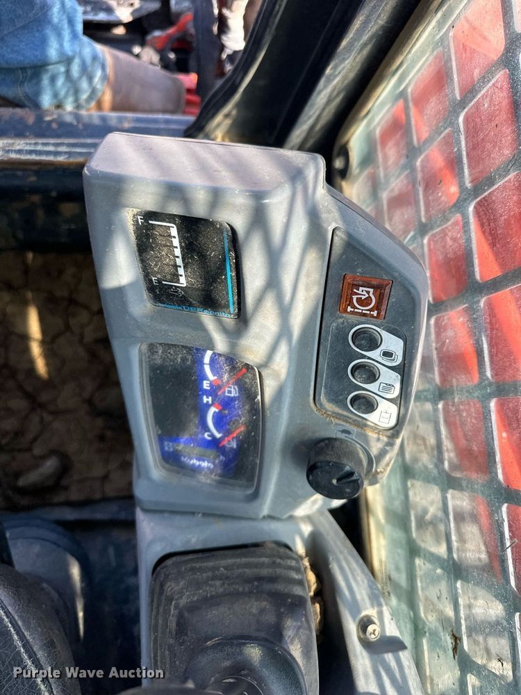 image for item DS2234 2017 Kubota SVL95-2S  tracked skid steer loader