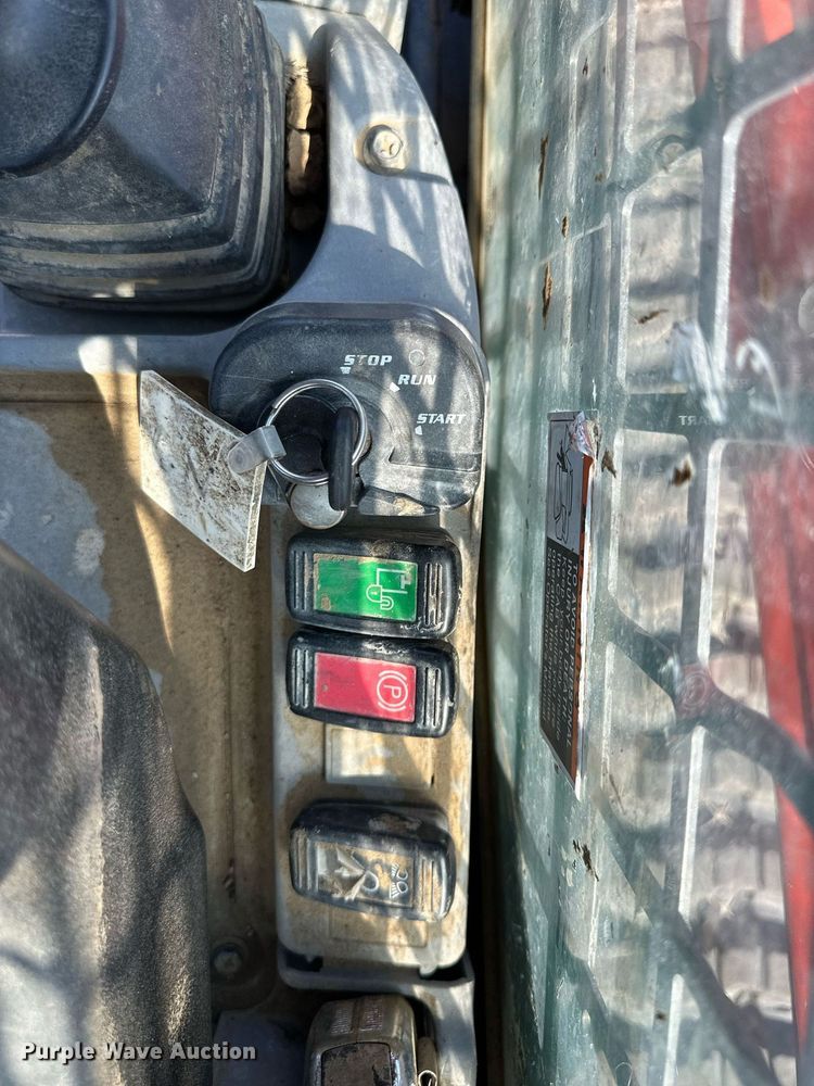 image for item DS2234 2017 Kubota SVL95-2S  tracked skid steer loader