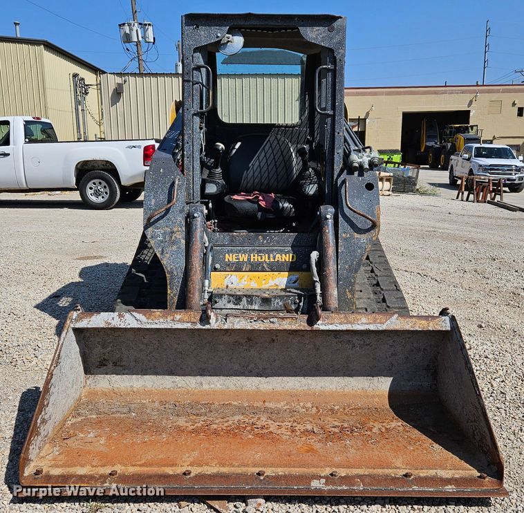 image for item DS2255 2011 New Holland C227  skid steer loader