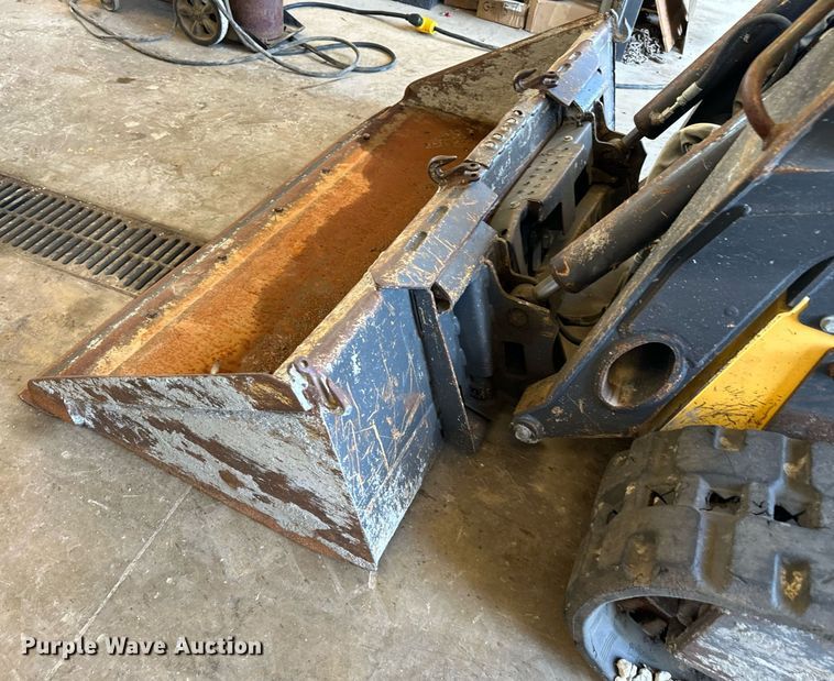 image for item DS2255 2011 New Holland C227  skid steer loader