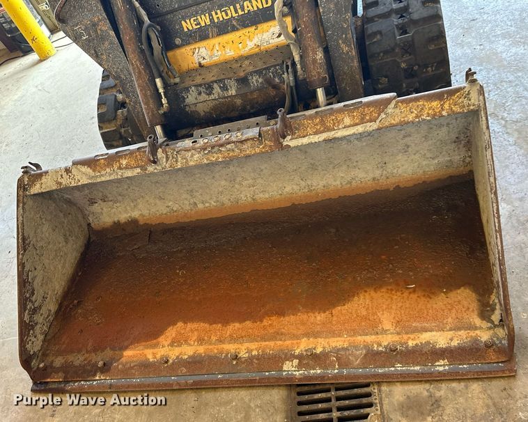 image for item DS2255 2011 New Holland C227  skid steer loader