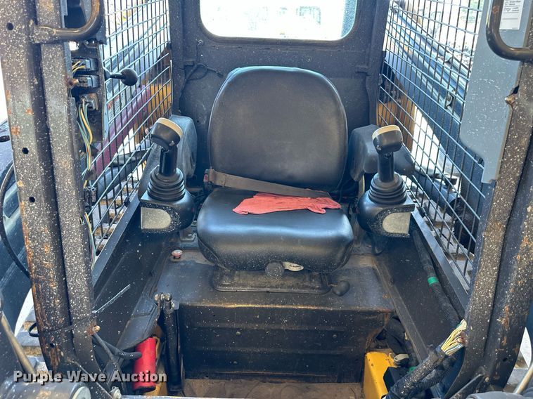 image for item DS2255 2011 New Holland C227  skid steer loader