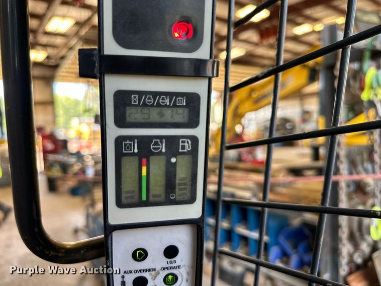 image for item DS2255 2011 New Holland C227  skid steer loader