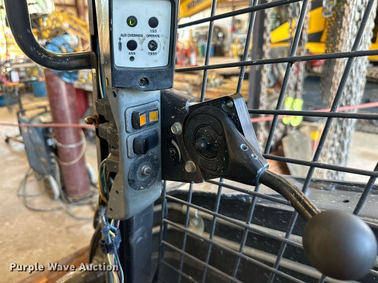 image for item DS2255 2011 New Holland C227  skid steer loader