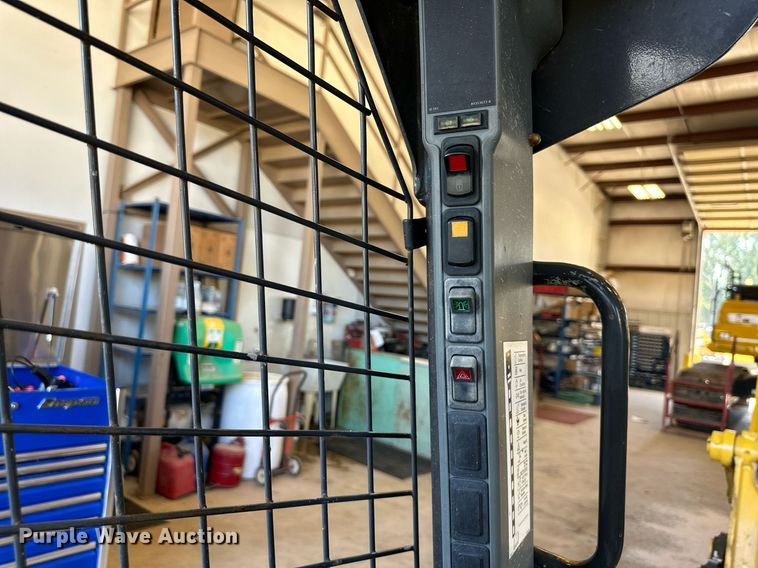 image for item DS2255 2011 New Holland C227  skid steer loader