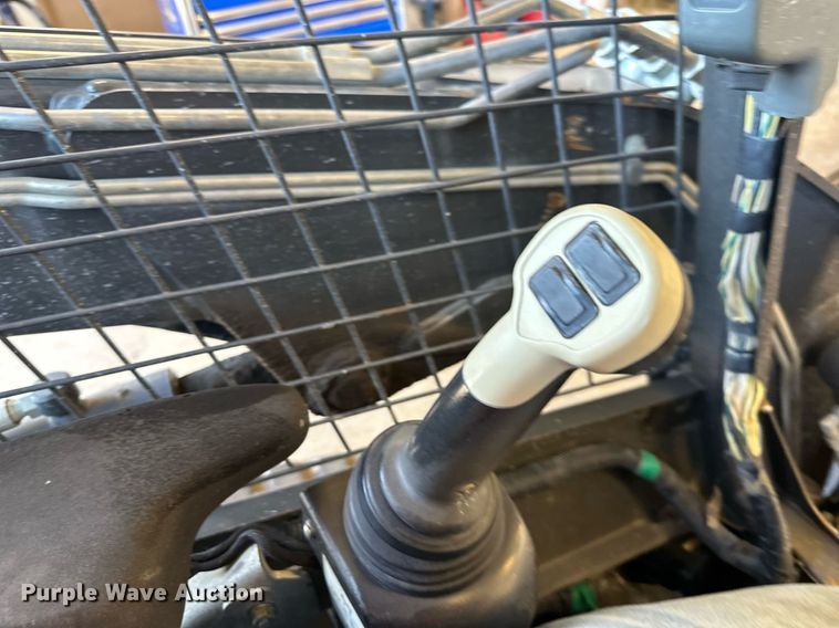 image for item DS2255 2011 New Holland C227  skid steer loader