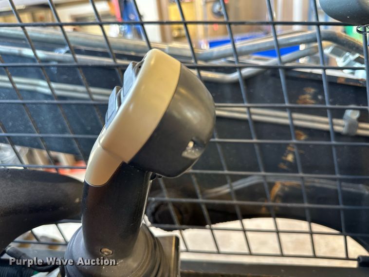 image for item DS2255 2011 New Holland C227  skid steer loader