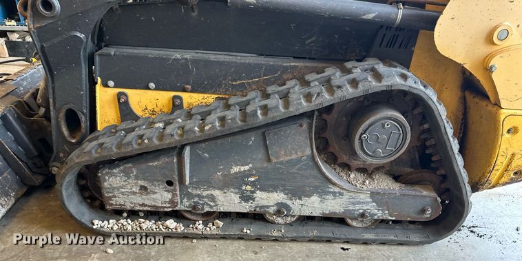 image for item DS2255 2011 New Holland C227  skid steer loader