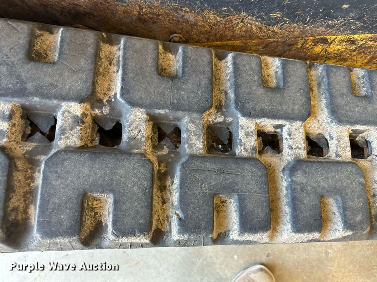 image for item DS2255 2011 New Holland C227  skid steer loader