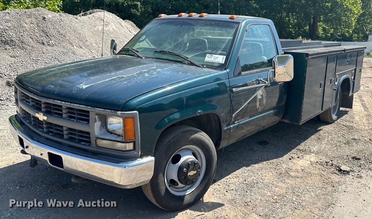 image for item DS2257 2000 Chevrolet C3500  utility bed pickup truck