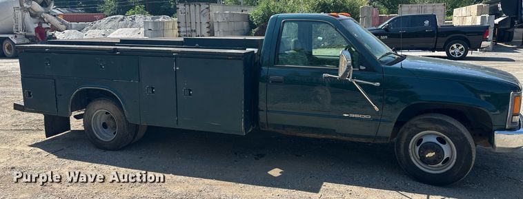 image for item DS2257 2000 Chevrolet C3500  utility bed pickup truck