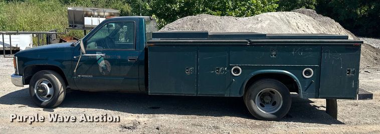 image for item DS2257 2000 Chevrolet C3500  utility bed pickup truck