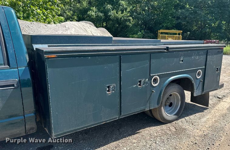 image for item DS2257 2000 Chevrolet C3500  utility bed pickup truck