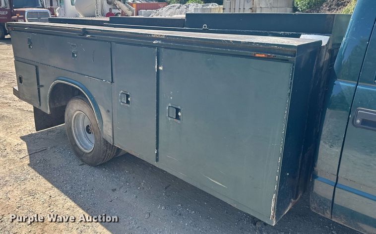 image for item DS2257 2000 Chevrolet C3500  utility bed pickup truck