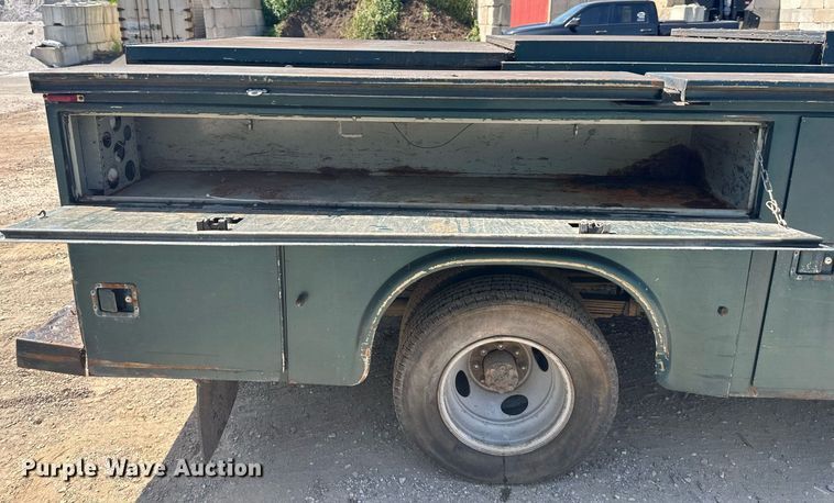 image for item DS2257 2000 Chevrolet C3500  utility bed pickup truck