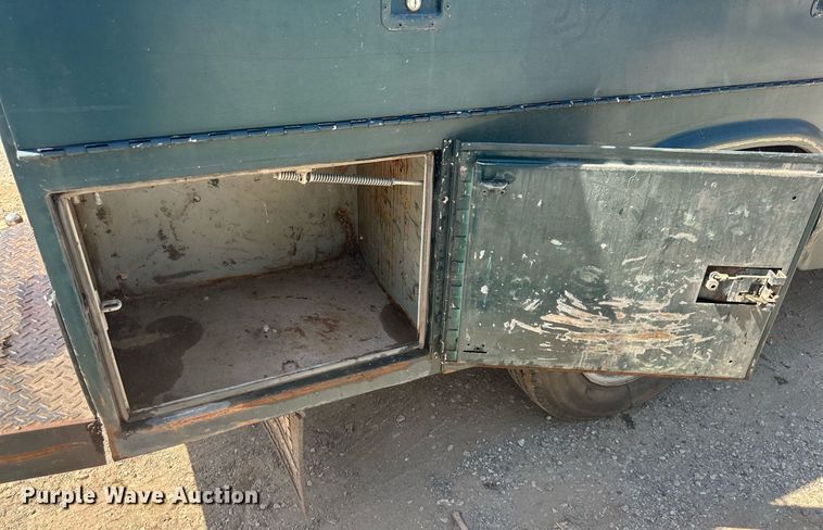 image for item DS2257 2000 Chevrolet C3500  utility bed pickup truck