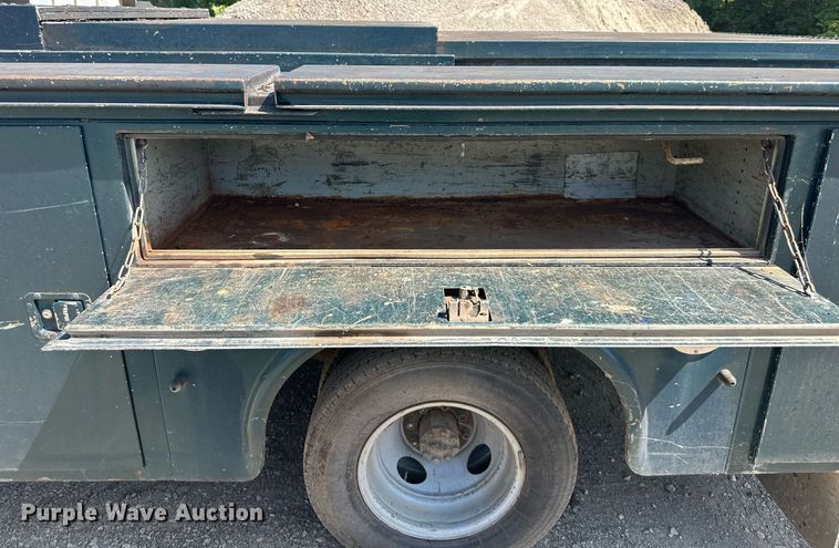 image for item DS2257 2000 Chevrolet C3500  utility bed pickup truck