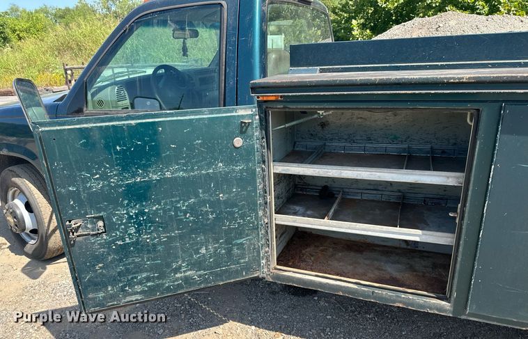 image for item DS2257 2000 Chevrolet C3500  utility bed pickup truck