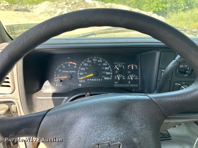 image for item DS2257 2000 Chevrolet C3500  utility bed pickup truck