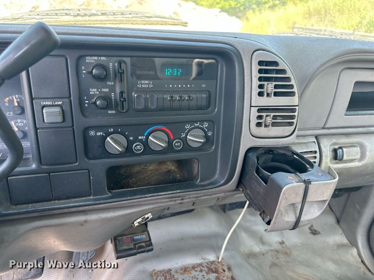 image for item DS2257 2000 Chevrolet C3500  utility bed pickup truck