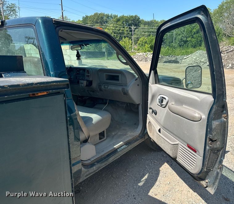 image for item DS2257 2000 Chevrolet C3500  utility bed pickup truck