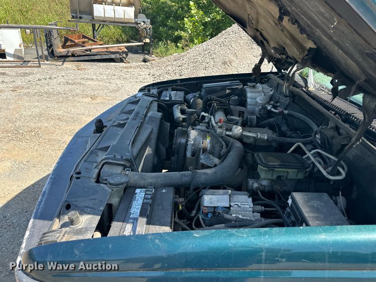 image for item DS2257 2000 Chevrolet C3500  utility bed pickup truck