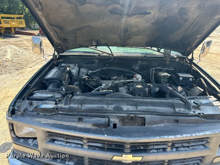 image for item DS2257 2000 Chevrolet C3500  utility bed pickup truck