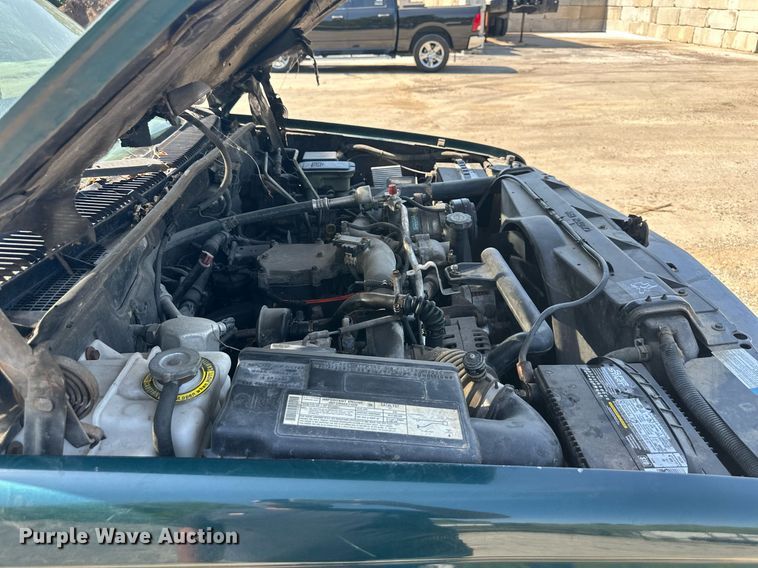 image for item DS2257 2000 Chevrolet C3500  utility bed pickup truck