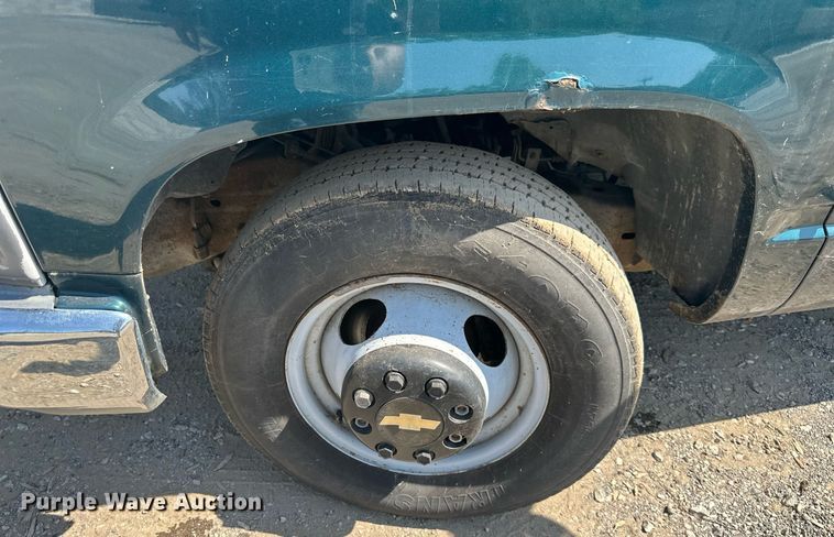 image for item DS2257 2000 Chevrolet C3500  utility bed pickup truck