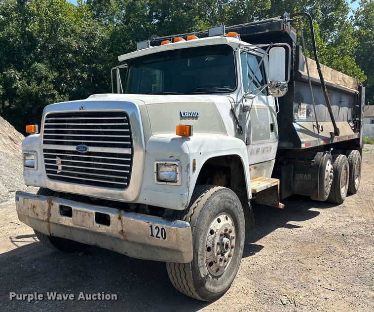 image for item DS2258 1995 Ford L8000  dump truck