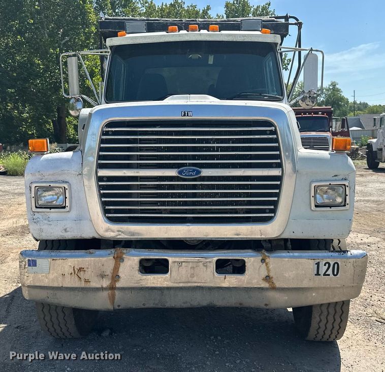 image for item DS2258 1995 Ford L8000  dump truck