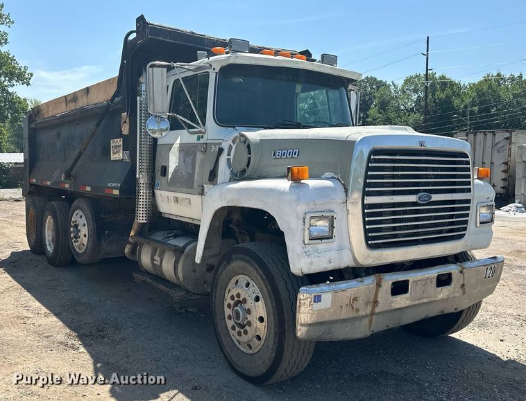 image for item DS2258 1995 Ford L8000  dump truck