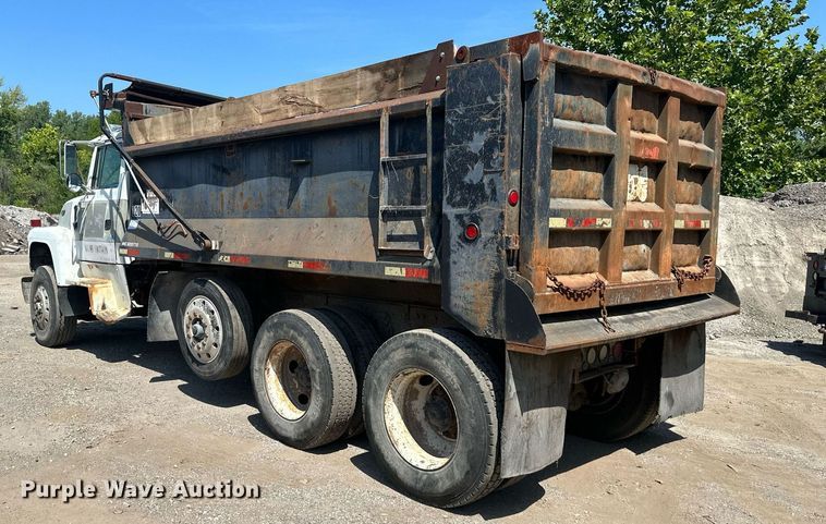 image for item DS2258 1995 Ford L8000  dump truck