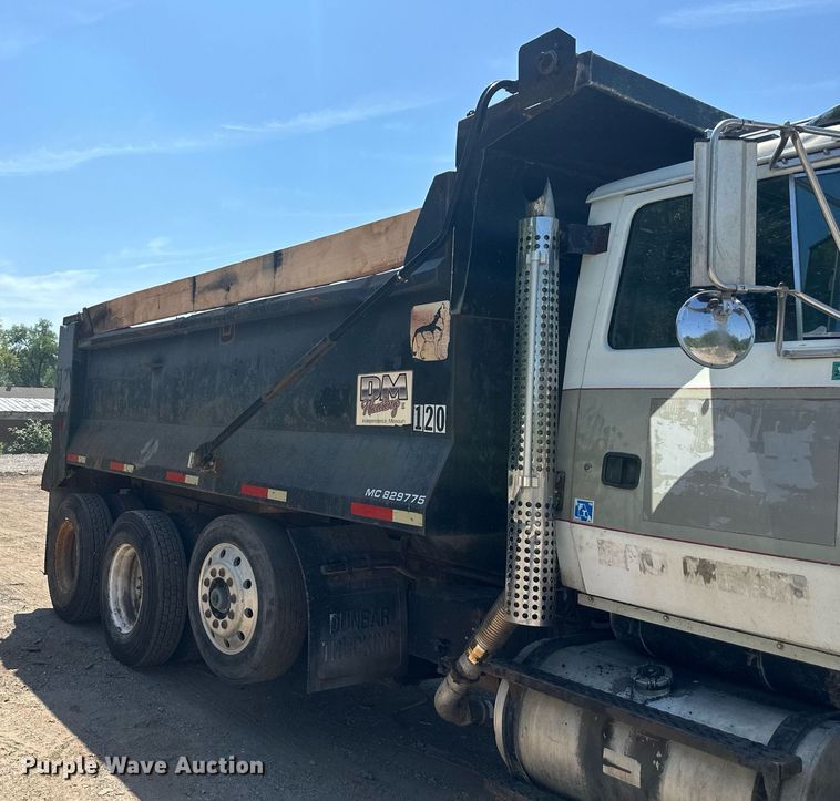 image for item DS2258 1995 Ford L8000  dump truck