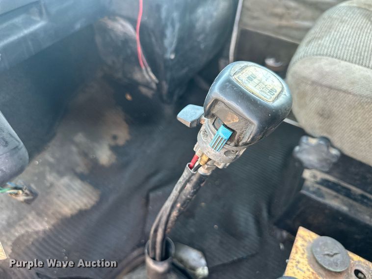 image for item DS2258 1995 Ford L8000  dump truck