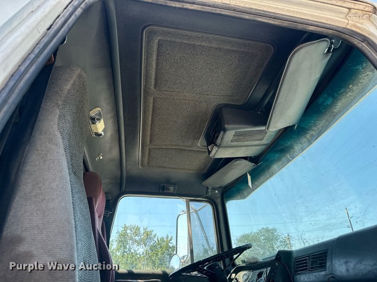 image for item DS2258 1995 Ford L8000  dump truck