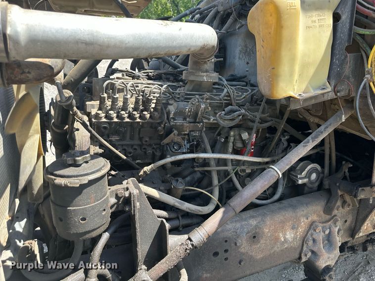 image for item DS2258 1995 Ford L8000  dump truck