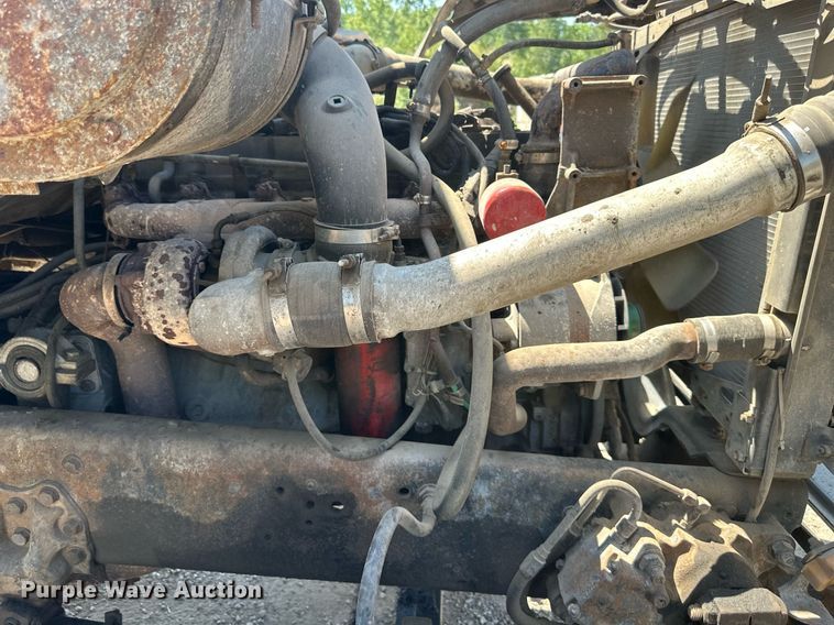 image for item DS2258 1995 Ford L8000  dump truck