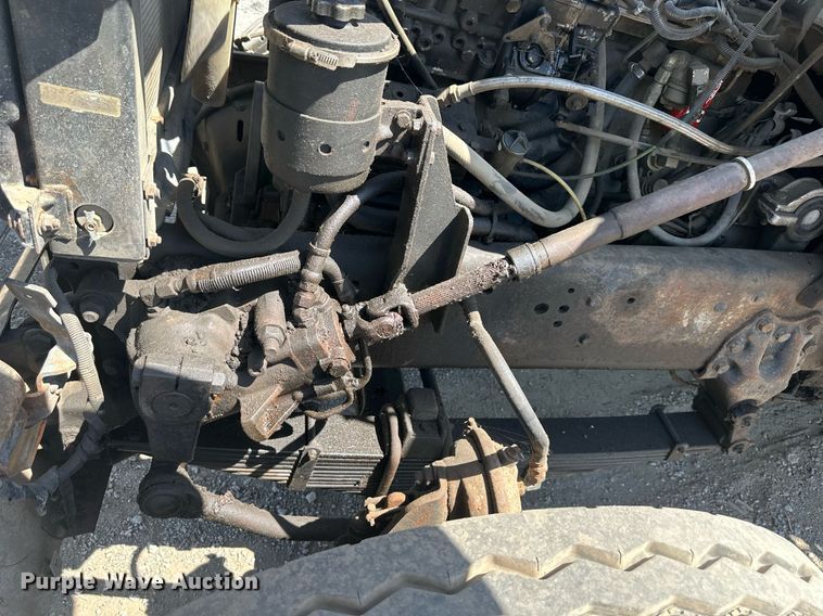 image for item DS2258 1995 Ford L8000  dump truck