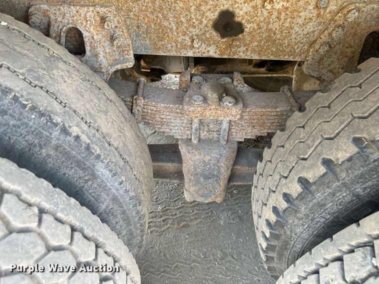 image for item DS2258 1995 Ford L8000  dump truck