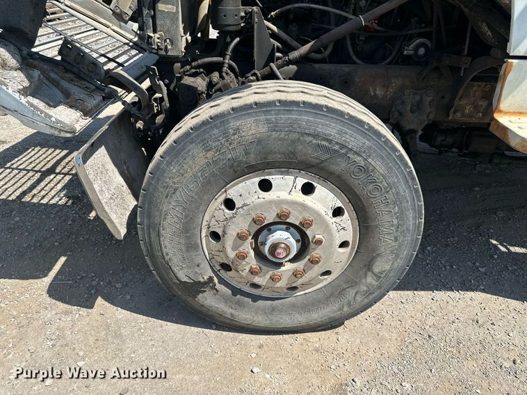 image for item DS2258 1995 Ford L8000  dump truck