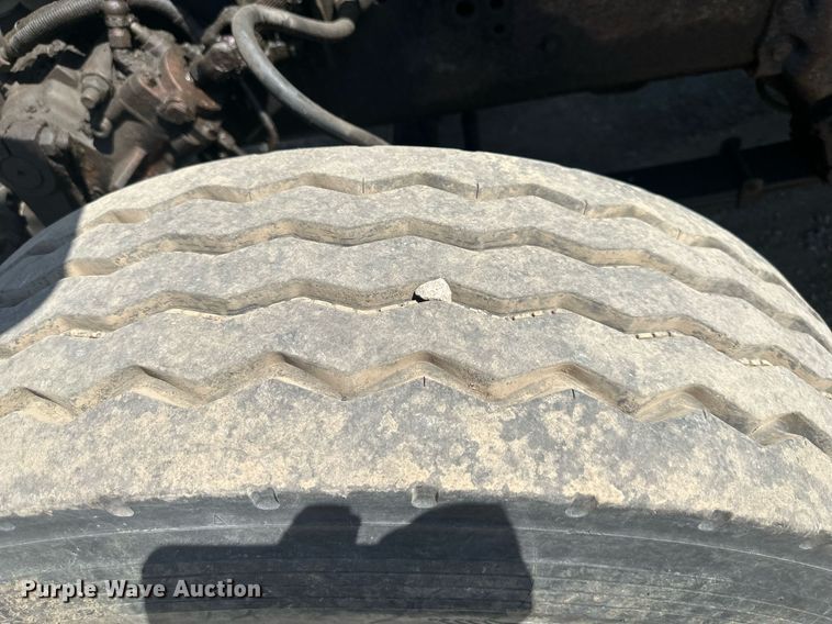 image for item DS2258 1995 Ford L8000  dump truck