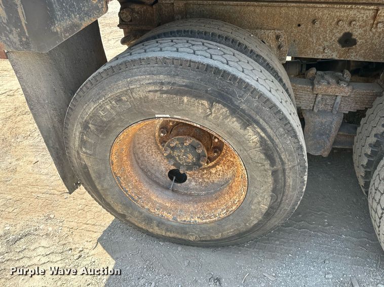 image for item DS2258 1995 Ford L8000  dump truck