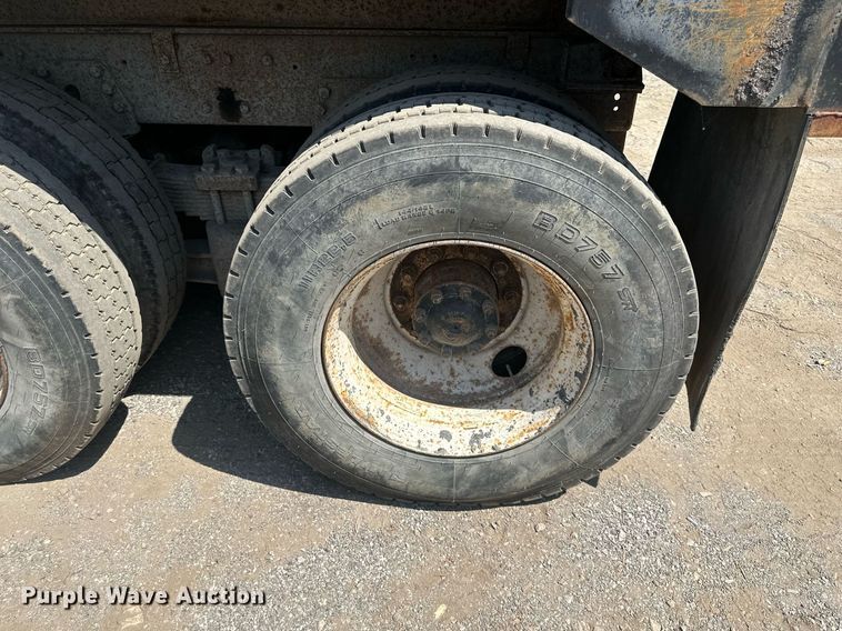 image for item DS2258 1995 Ford L8000  dump truck