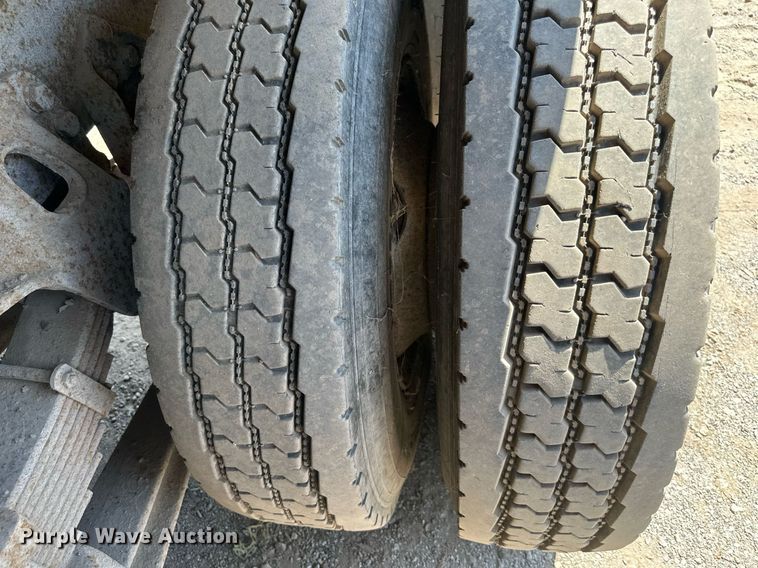 image for item DS2258 1995 Ford L8000  dump truck